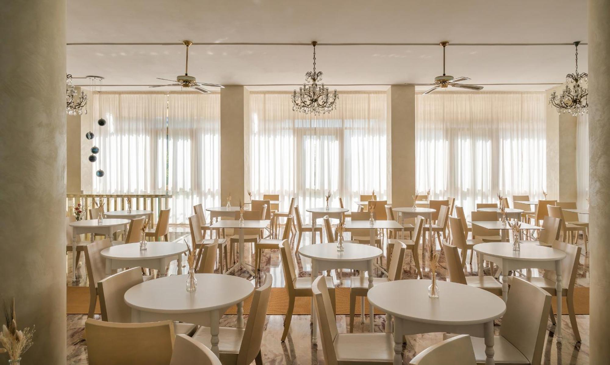 Hotel Universal Cattolica Extérieur photo