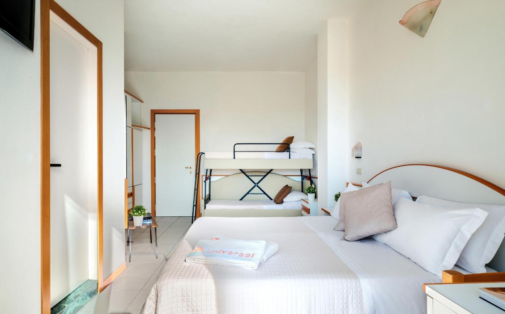 Hotel Universal Cattolica Extérieur photo
