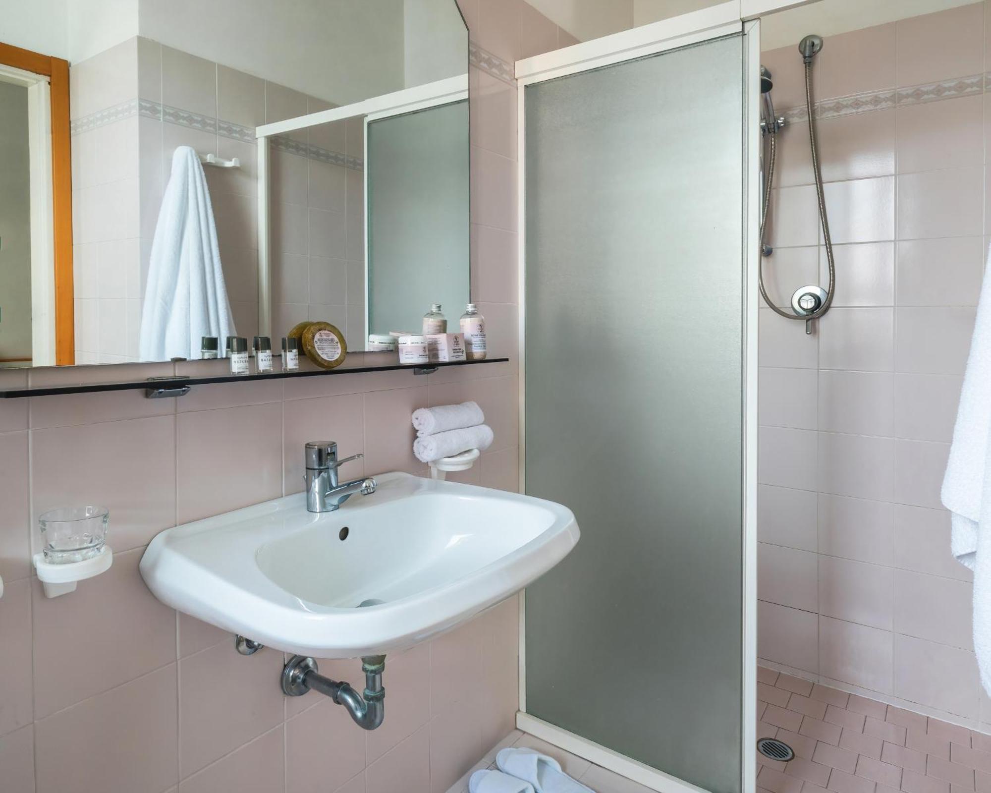 Hotel Universal Cattolica Extérieur photo