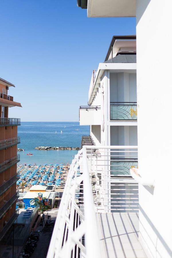 Hotel Universal Cattolica Extérieur photo